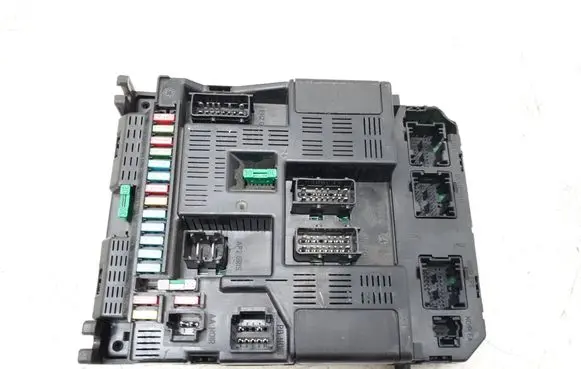Peugeot 307 Fuse module 9636760580 9644098180