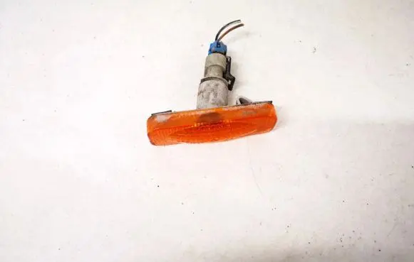Opel Omega B1 Front fender indicator light 90457814