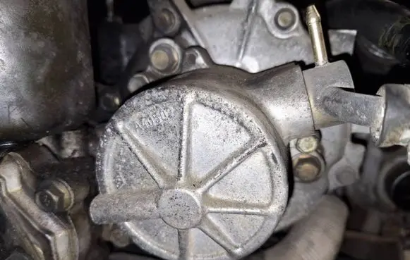 Mazda 626 Vacuum pump x2t58171