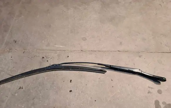 Volkswagen Transporter - Caravelle T5 Front wiper blade arm 7H1955409C