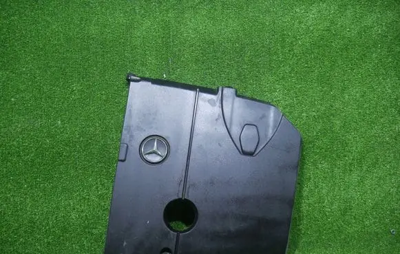 Mercedes-Benz C W204 Engine cover (trim) A6510101667