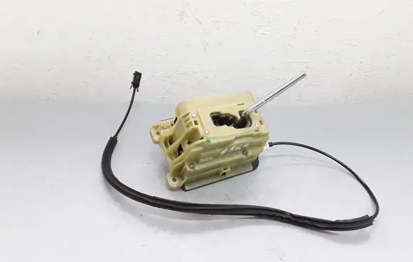 Mercedes-Benz C W204 Gear shifter/selector A2042677524 136416098
