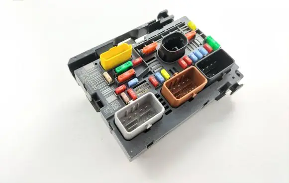Peugeot RCZ Fuse module 9807028580