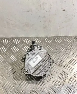 Volkswagen Touareg II Vacuum pump 06E145100M