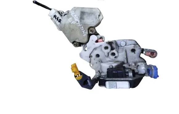Nissan Almera Tino Front door lock 8055361U66L