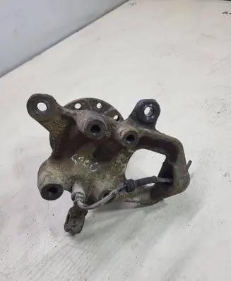 Front wheel hub spindle knuckle