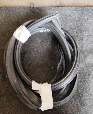 Audi TT Mk1 Front door rubber seal 8N8831708F 8N8831708