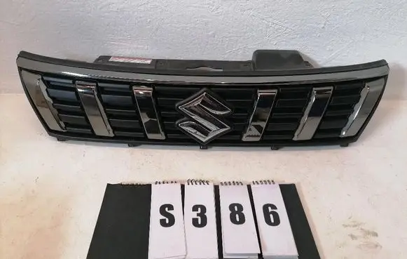Suzuki Grand Vitara II Front bumper upper radiator grill