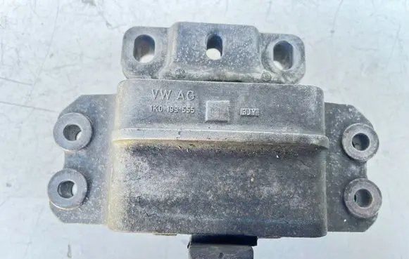 Volkswagen Golf V Engine mount bracket 1K0199555