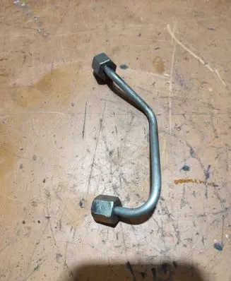 Fuel injector supply line/pipe