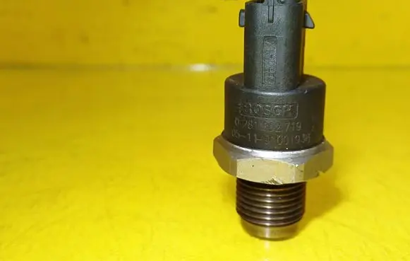 Renault Laguna II Fuel pressure sensor 0281002719