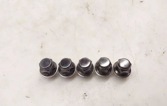 Toyota RAV 4 (XA50) Nuts/bolts