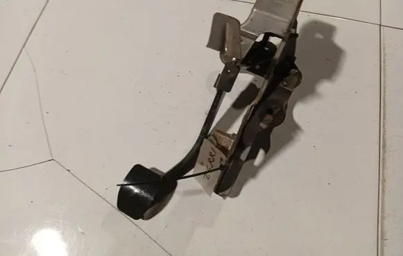 Renault Clio IV Clutch pedal 