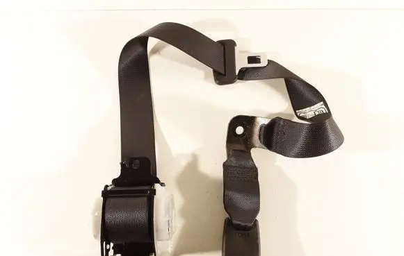 Middle seatbelt (rear)