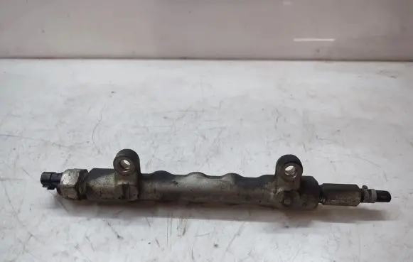 Toyota Avensis T250 Fuel main line pipe