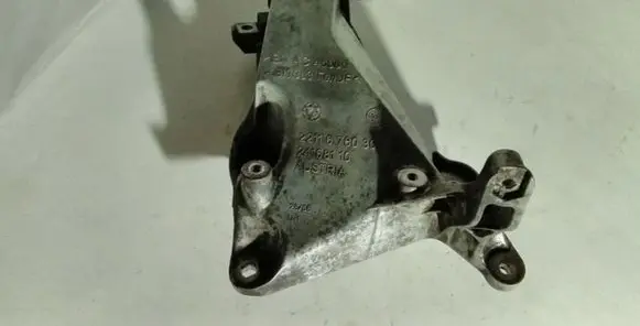 BMW 1 E81 E87 Engine mounting bracket 22116760309 24168110 6760309