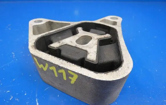 Mercedes-Benz CLA C117 X117 W117 Engine mount vacuum valve