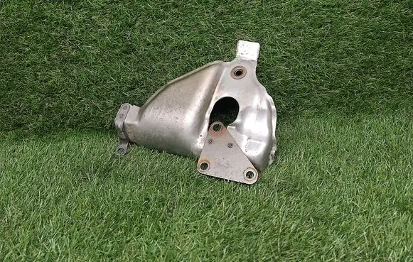 Volkswagen Jetta VI Exhaust heat shield 04E253041G