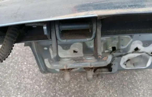 Peugeot 407 Tailgate/trunk/boot hinge