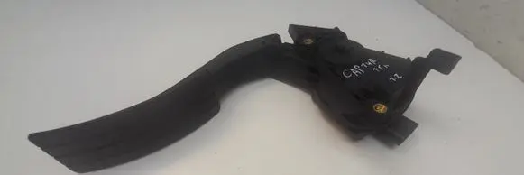 Accelerator throttle pedal