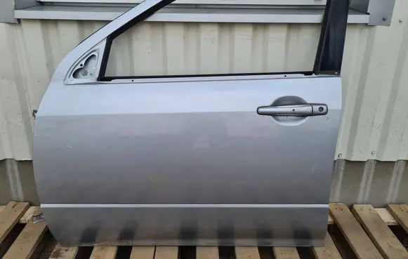 Mitsubishi Outlander Front door