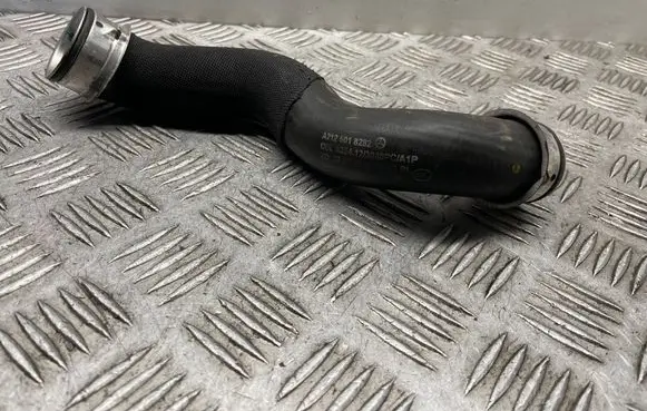Mercedes-Benz C W204 Engine coolant pipe/hose A2125018282