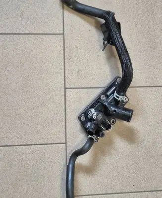 Dacia Sandero III Thermostat housing 110610362R