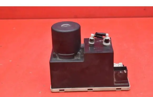 Audi A4 S4 B5 8D Central locking vacuum pump 8D0862257