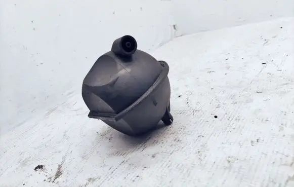 Vacuum air tank