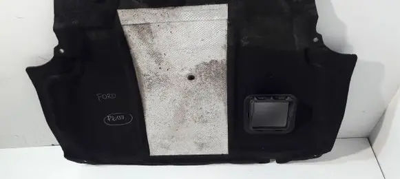 Center/middle under tray cover