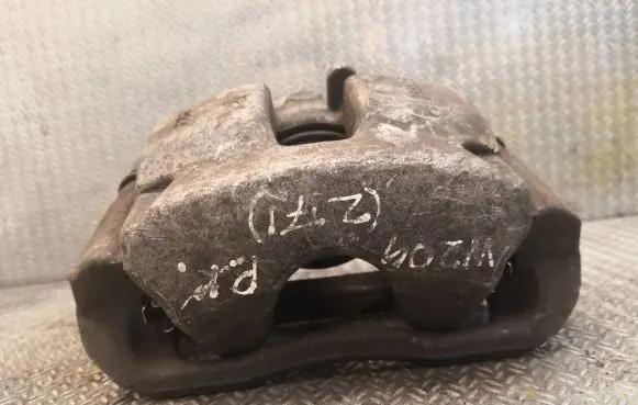 Mercedes-Benz C W204 Front brake caliper