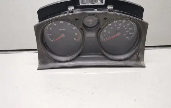 Opel Zafira B Speedometer (instrument cluster) 13225959