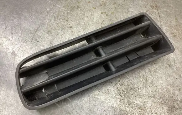 Volkswagen PASSAT B5 Front bumper lower grill 1J0853665B