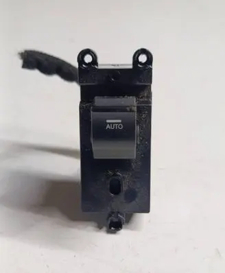 Hyundai i40 Electric window control switch 93575-3Z200 39R510-1310