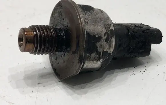 Peugeot 807 Fuel pressure sensor 