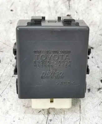 Toyota Avensis T270 Door central lock control unit/module 8597020020