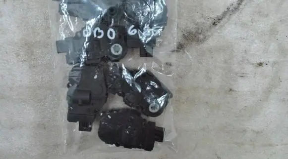 Mercedes-Benz ML W164 A/C air flow flap actuator/motor 
