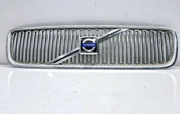 Volvo V70 Front grill 08693346