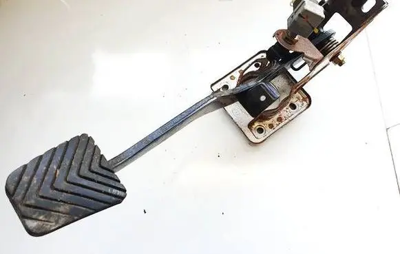 KIA Cerato Brake pedal