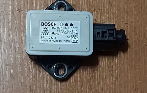 Audi A4 S4 B8 8K ESP acceleration yaw rate sensor 8K0907637C