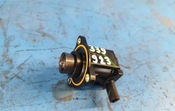 Ford Fusion II Turbo solenoid valve CJ5G9U465BA