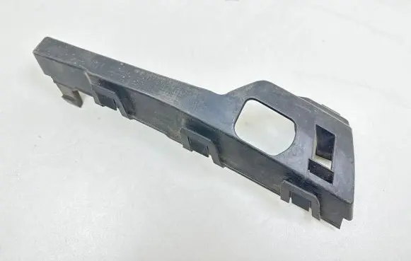 Ford Focus Front bumper mounting bracket DN13696N