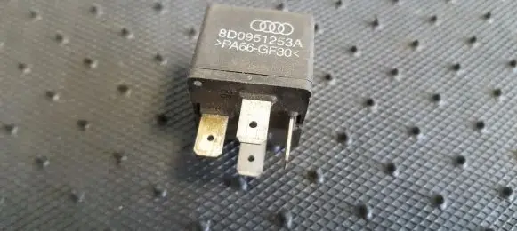 Seat Altea Other relay 8D0951253A 373