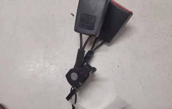 Opel Vectra C Middle seatbelt buckle (rear) 13169663F B9061437313