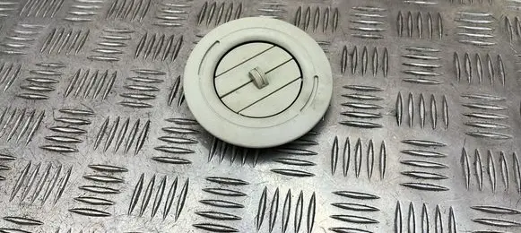 Chrysler Grand Voyager V Air vent grill in roof 