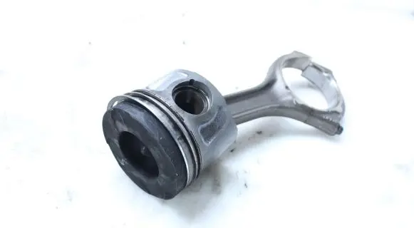 Jeep Grand Cherokee Piston with connecting rod AVB 061130043