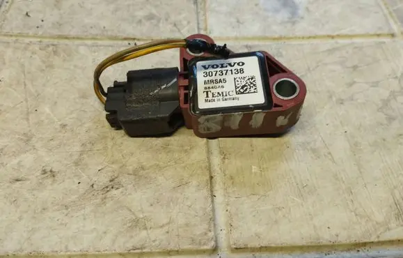 Volvo V50 Airbag deployment crash/impact sensor 30737138