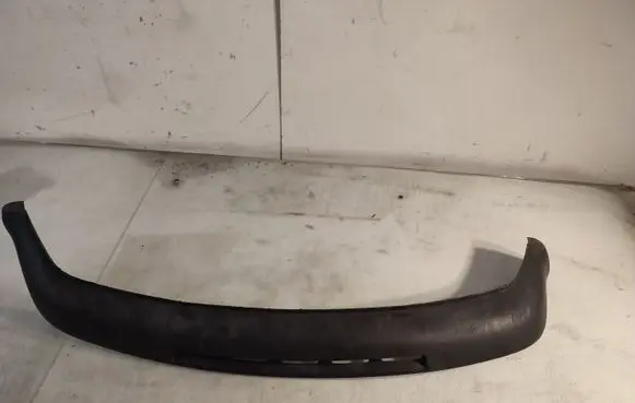 Front bumper lip
