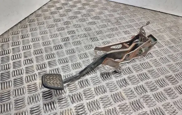 Toyota Yaris Brake pedal 