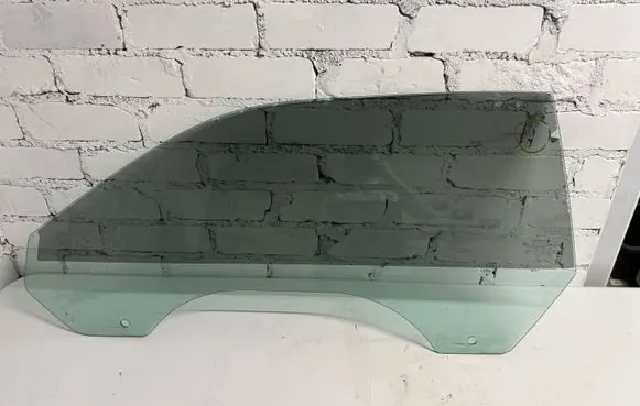 Dodge Challenger Front door window glass four-door 43R000263 D0T904 E000249